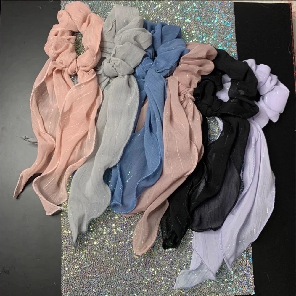 3/$15
 BUNDLE DEAL FLIRTY PONYTAIL scrunchies 6 pack